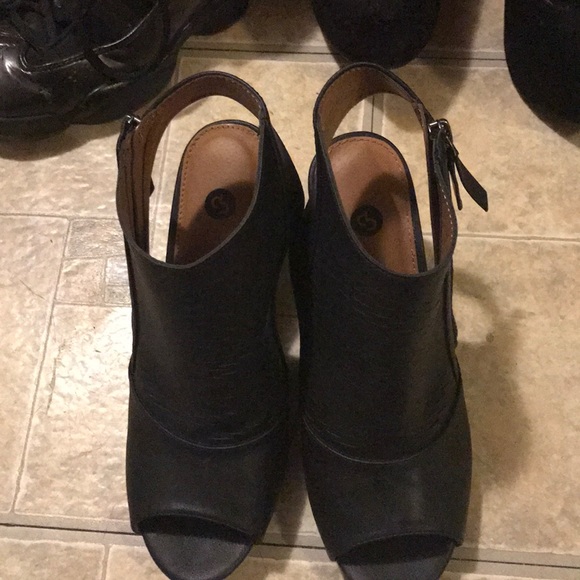 Shoes - Picture 1 of 4